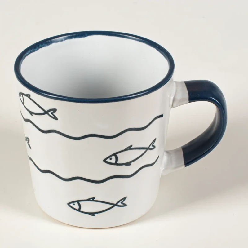 Kubek kamionkowy ceramiczny biały z motywem rybek Captain Mike 350 ml