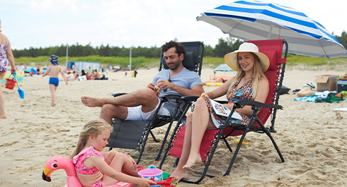 Podpowiadamy, jaki sprzęt na plażę na pewno Ci się przyda